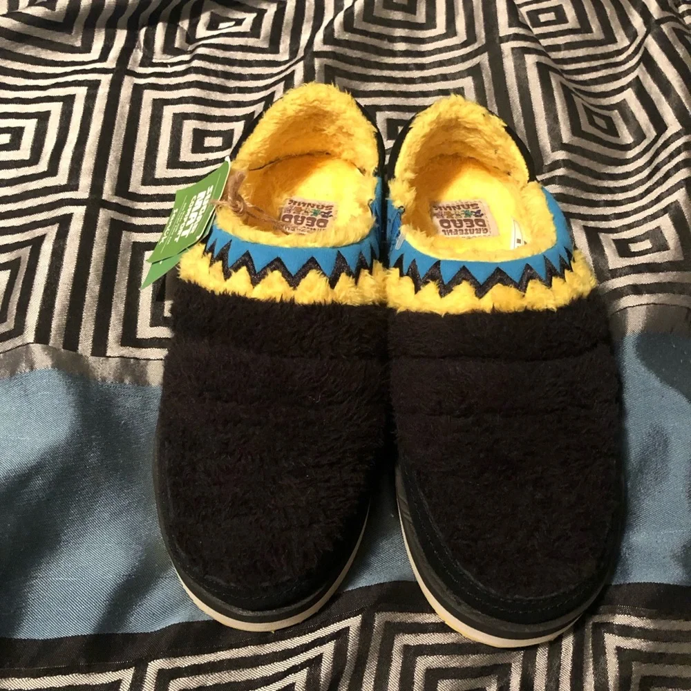 SANUK U PUFFY CHILLER LOW SM X GRATEFUL DEAD SHOE Sz 6 NWT Black Yellow